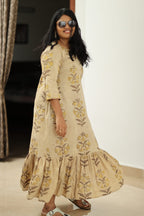 Side view showing drape and side pocket