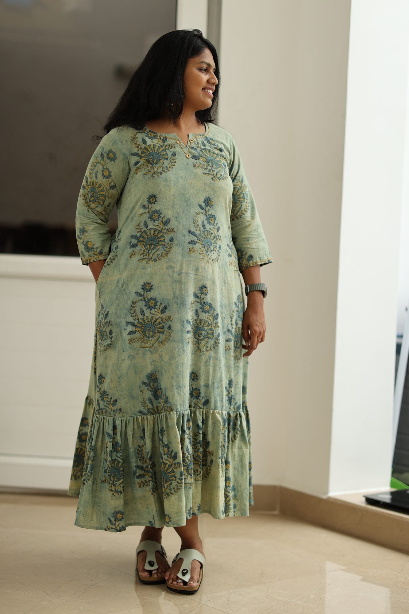 Side view with pocket