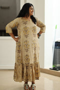 Closer look, true colour on a real 30+ office woman