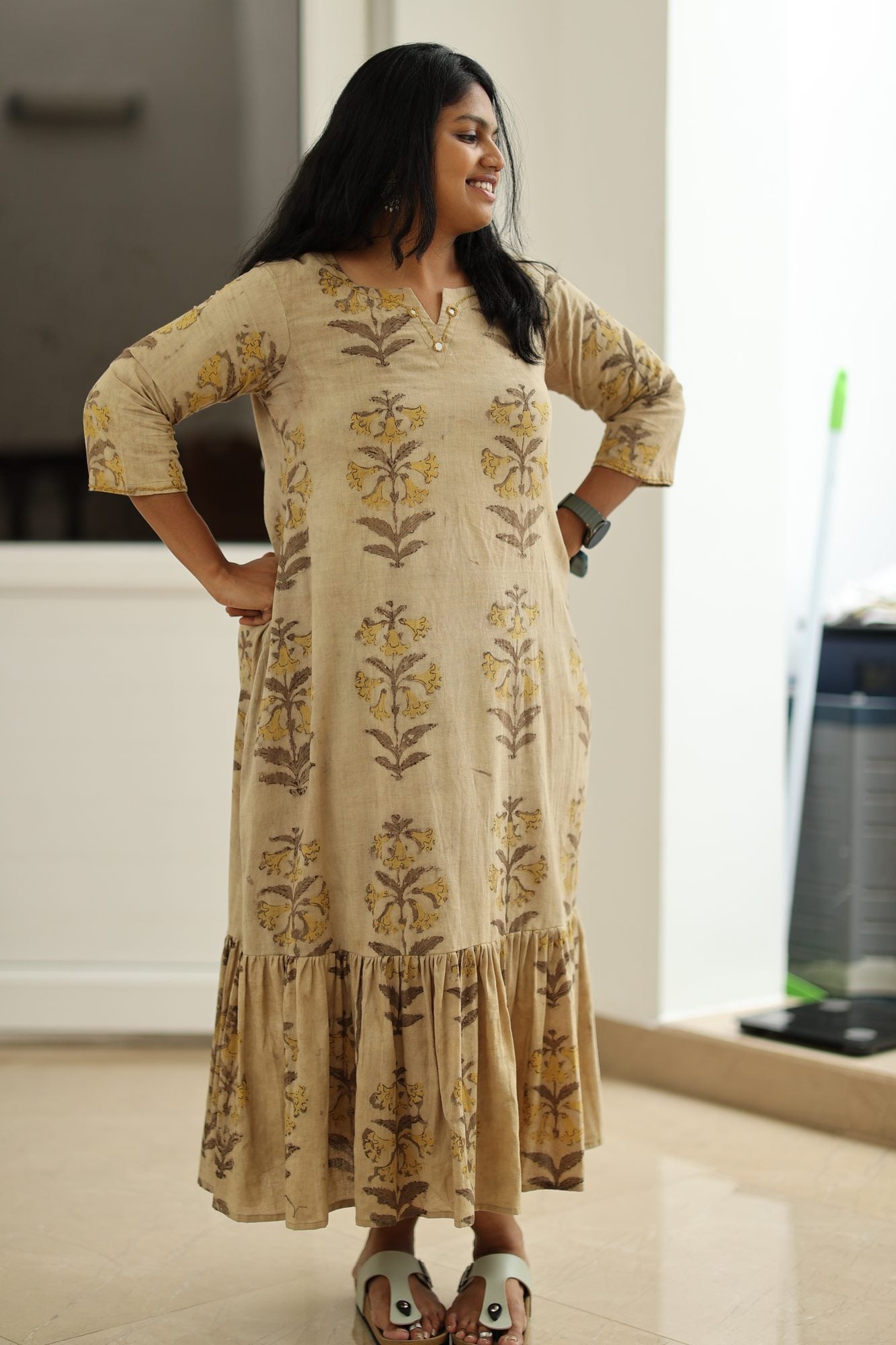 Closer look, true colour on a real 30+ office woman