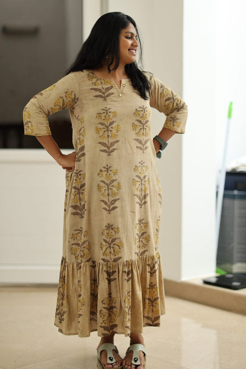 Closer look, true colour on a real 30+ office woman