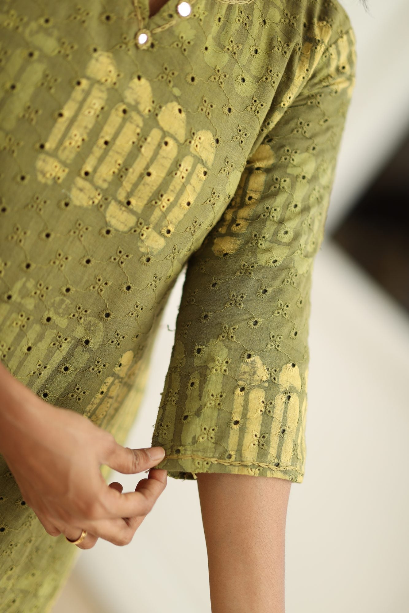 Sleeve and Hakoba eyelet cotton fabric close-up