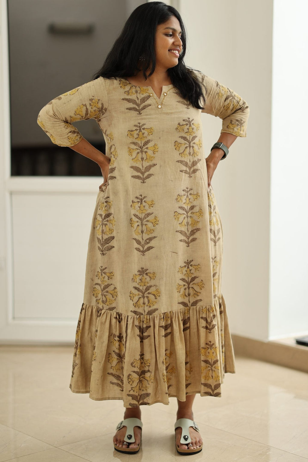 Notch neckline with gold-thread embroidery and mirror buttons