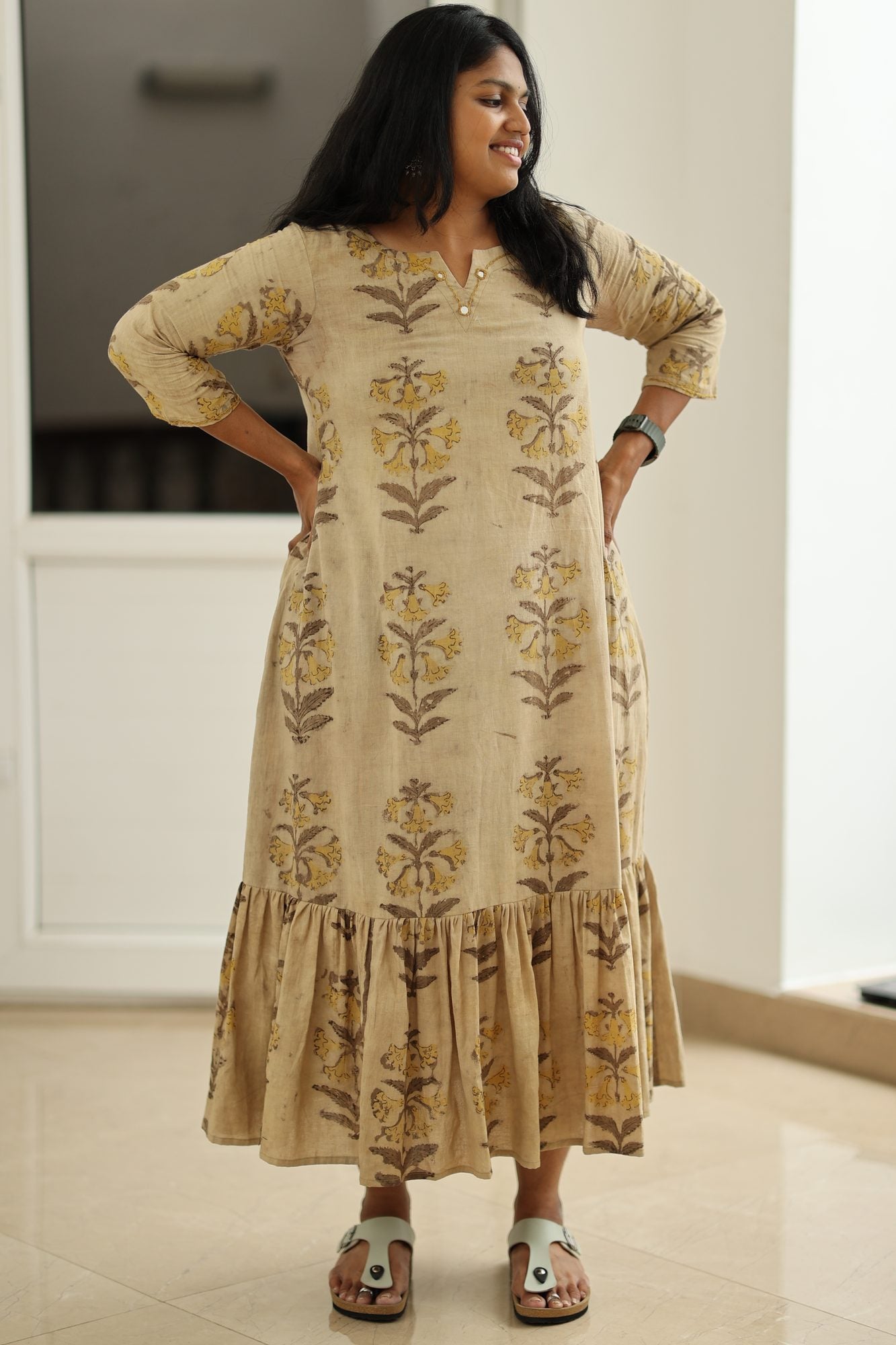 Notch neckline with gold-thread embroidery and mirror buttons