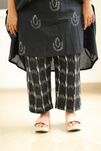 MAGI0011 straight-cut pant and hem detail