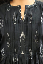 MAGI0011 pintuck yoke and neckline close-up