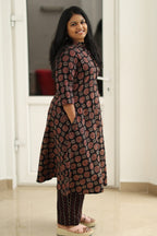 Side view showing side pocket