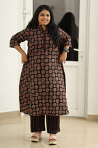 Relaxed fit through the waist and hip