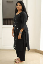 Side view of the kurta