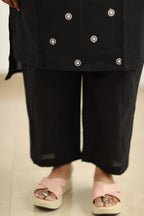 Matching plain black pant