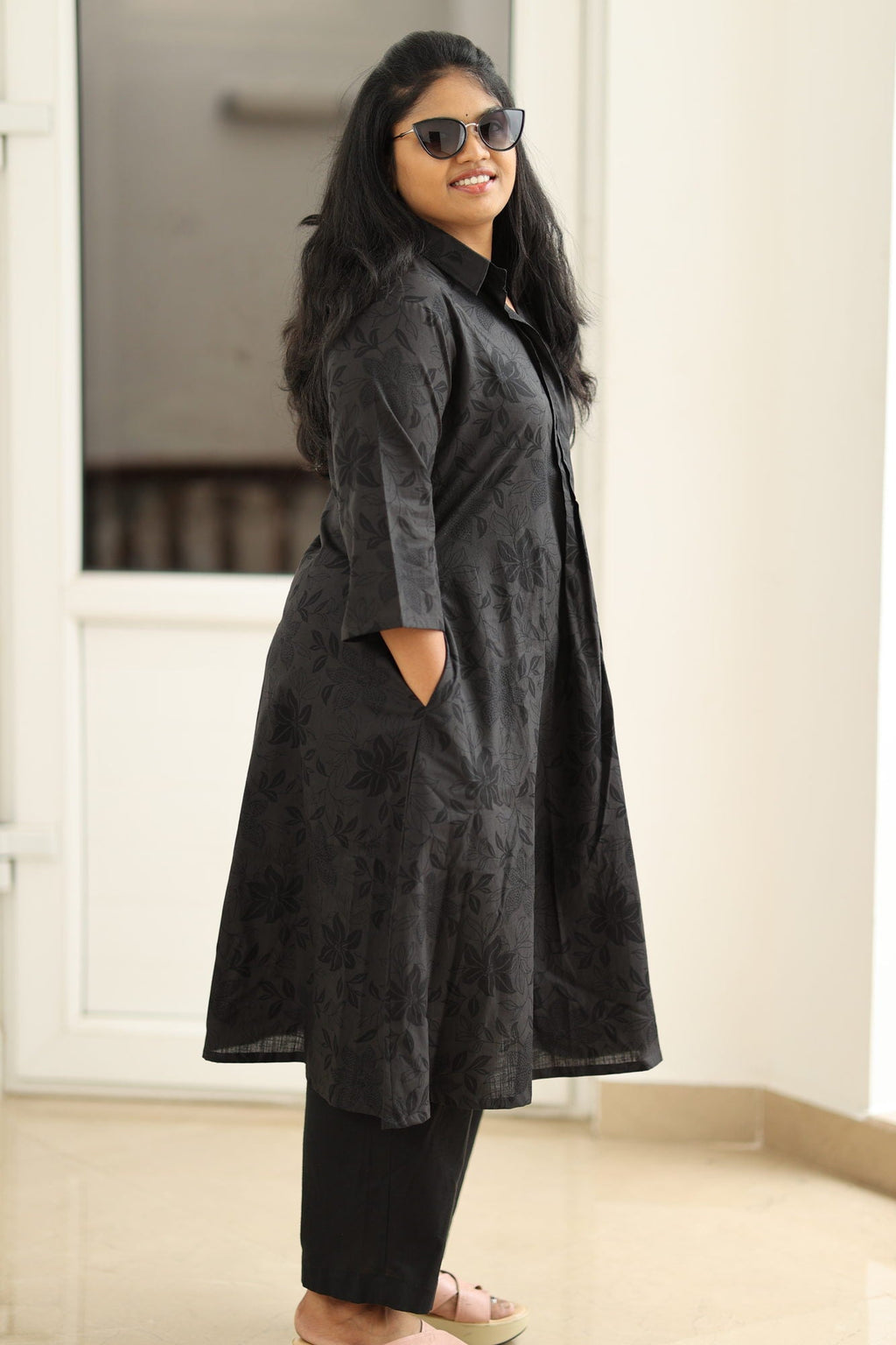 Side view showing side pocket