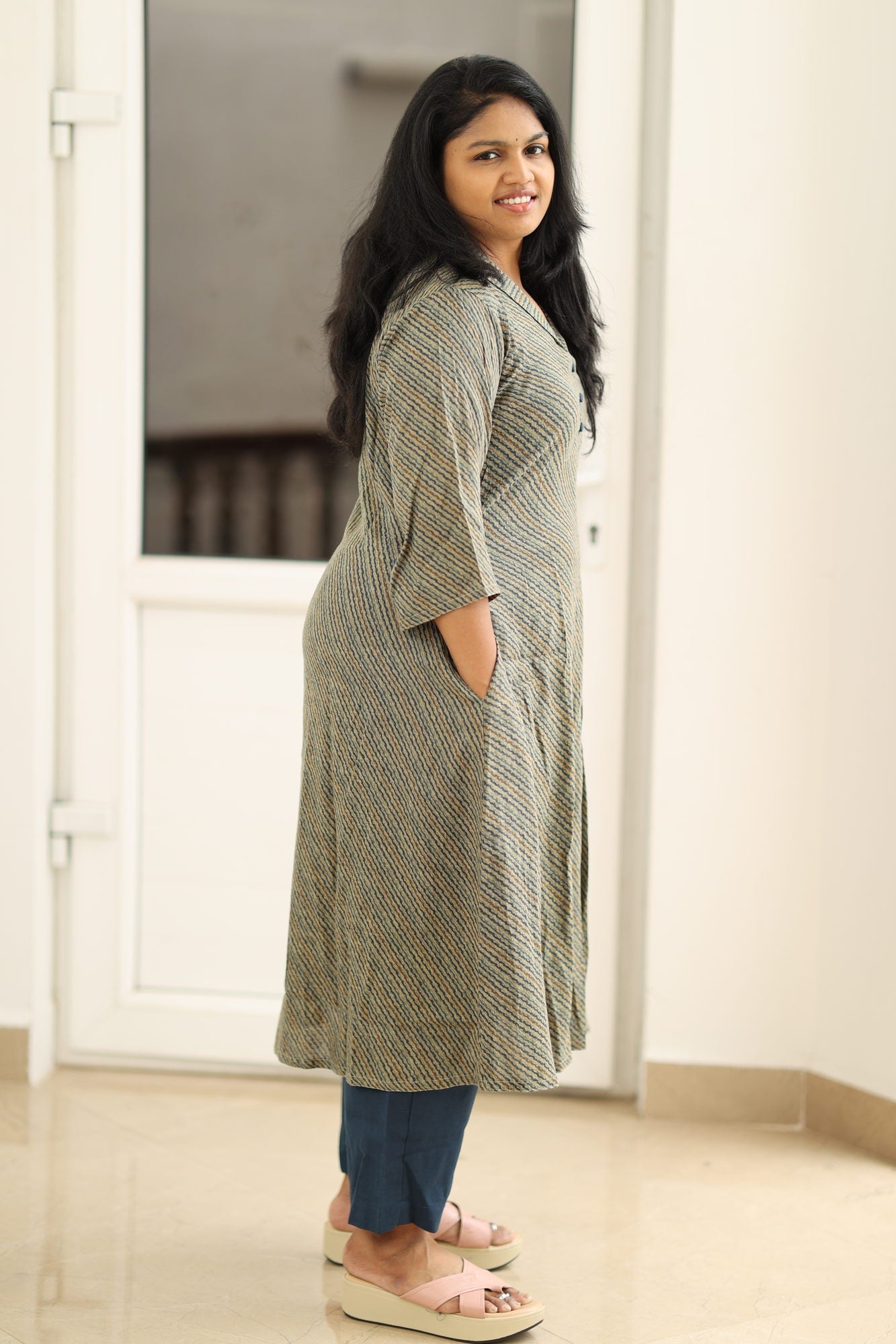 Side view showing side pocket