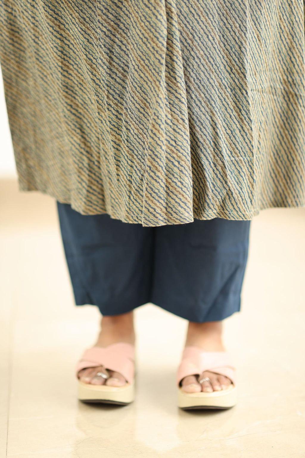 Hem and hip fit with centre box pleat
