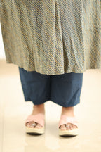 Hem and hip fit with centre box pleat