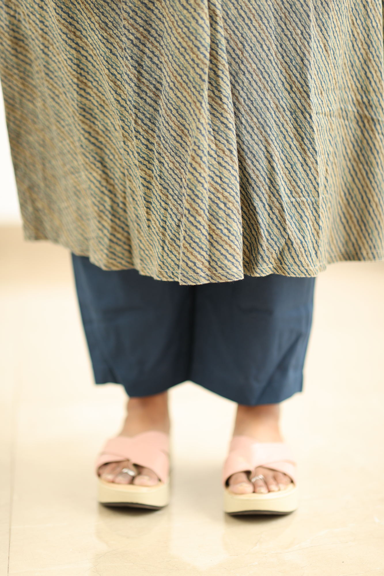 Hem and hip fit with centre box pleat