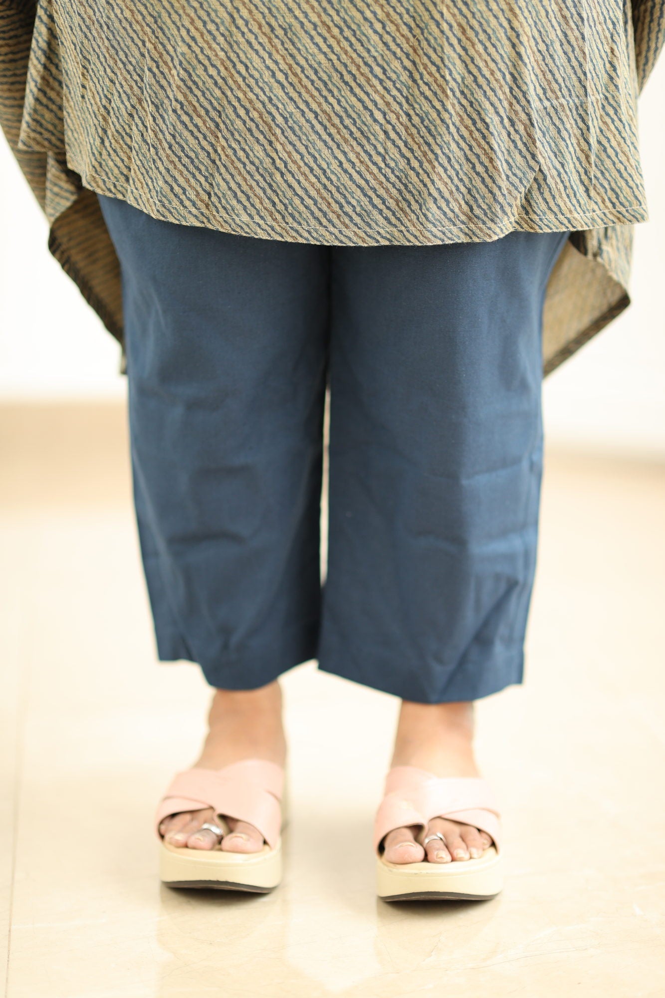 Plain indigo flex cotton pant