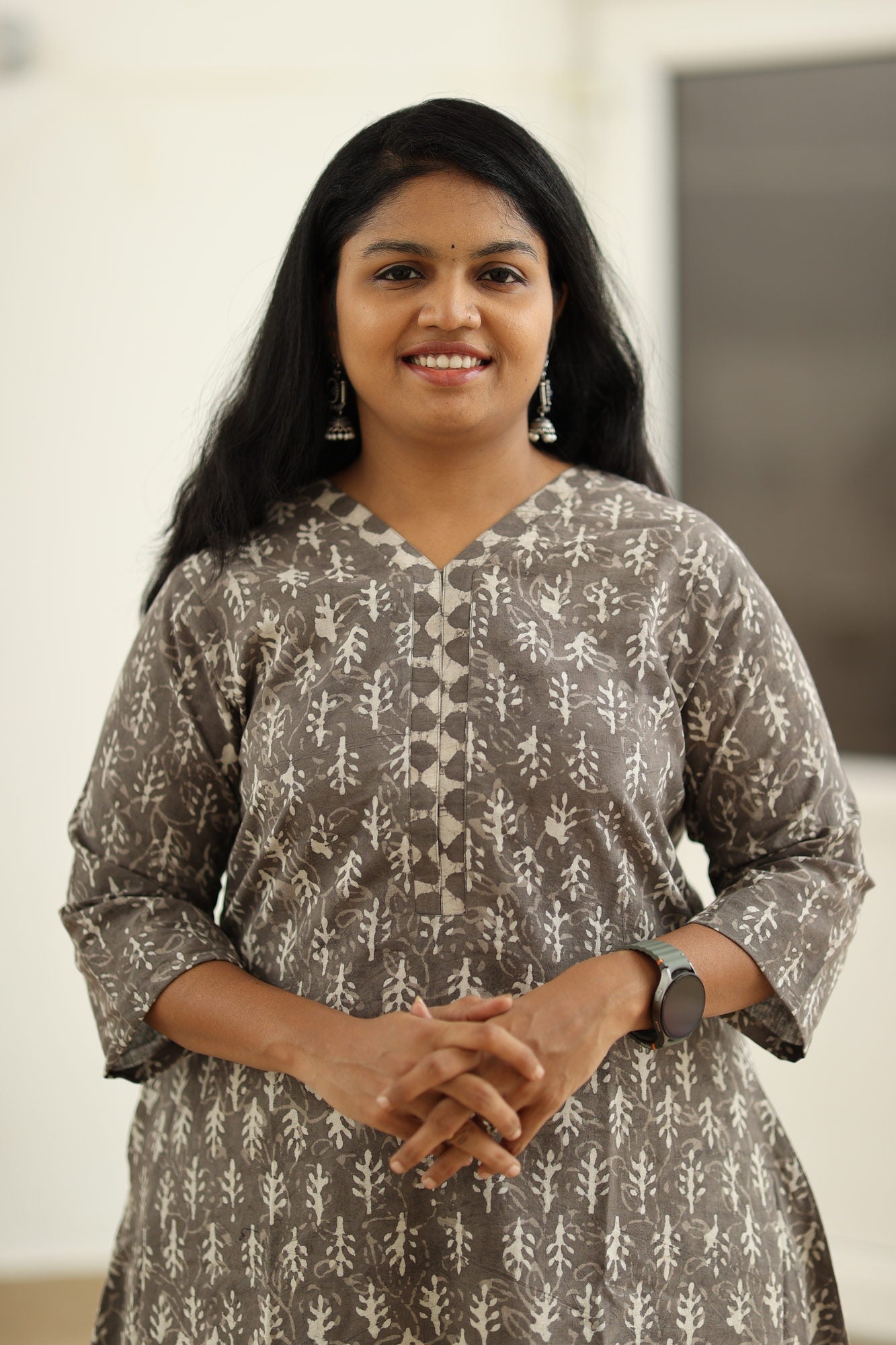 Grey dabu kurta, upper body close-up