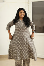 Relaxed fit through the waist and hip