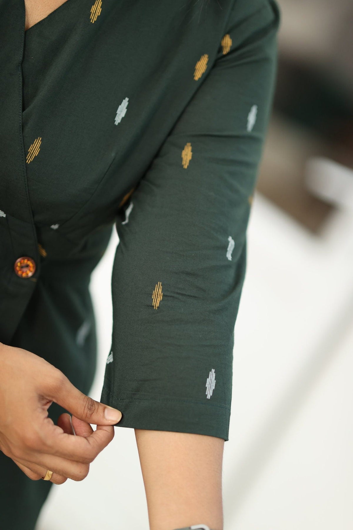 Sleeve showing the cream and mustard woven butta