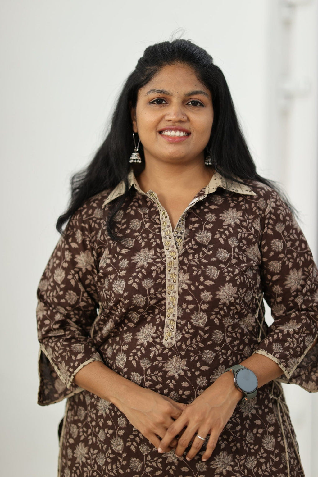 Close-up of the collar and gold zari placket on the model