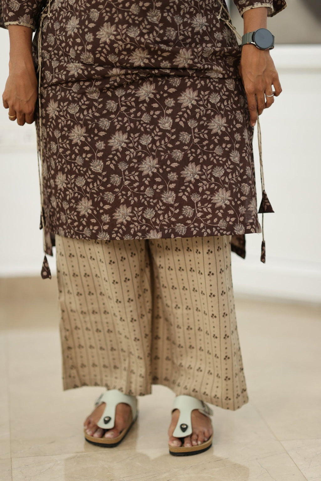 Kurta hem over the contrast beige printed palazzo