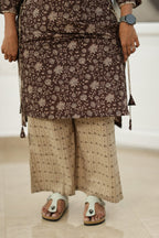Kurta hem over the contrast beige printed palazzo