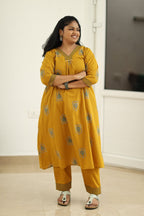 Mustard leaf block print kurta side view